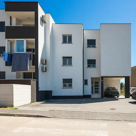 1 Bedroom In * Pula