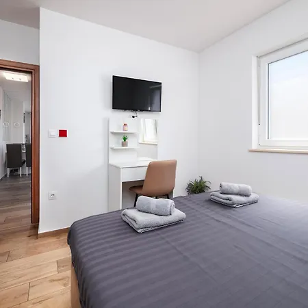 1 Bedroom In *