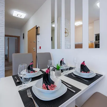 Apartment 1 Bedroom In Pula