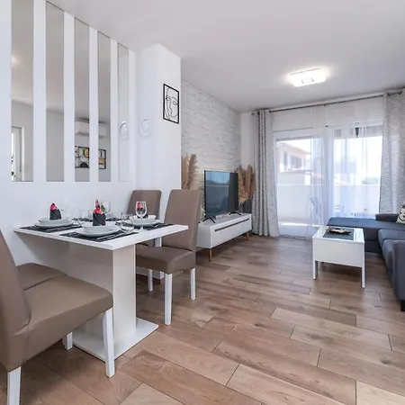 Apartment 1 Bedroom In *