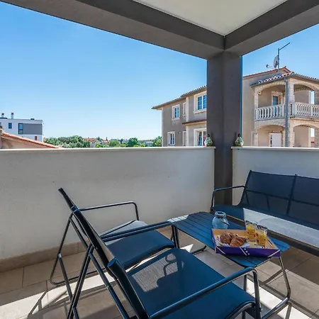 Apartment 1 Bedroom In Pula