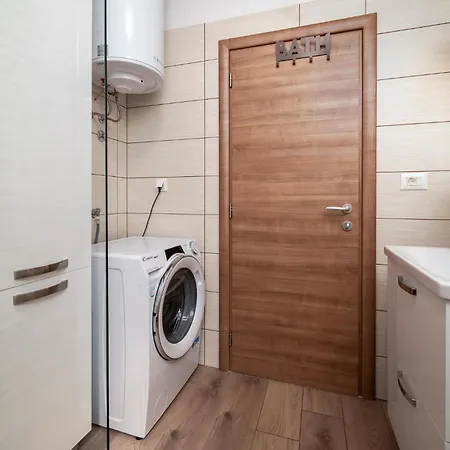 1 Bedroom In פולה